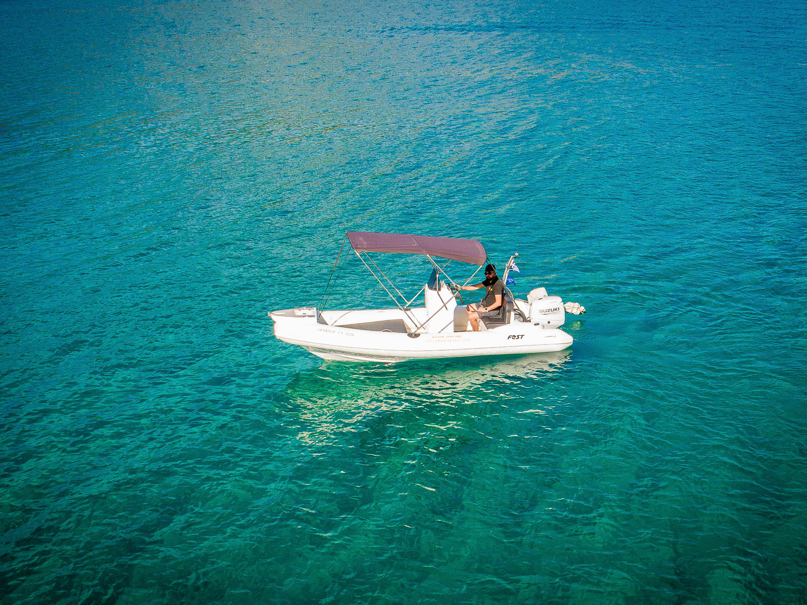 rent a boat in milos