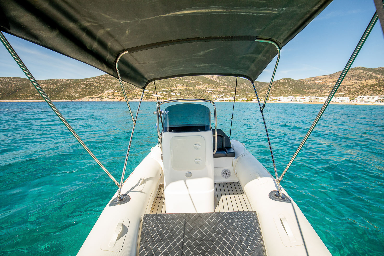 rent a boat in milos