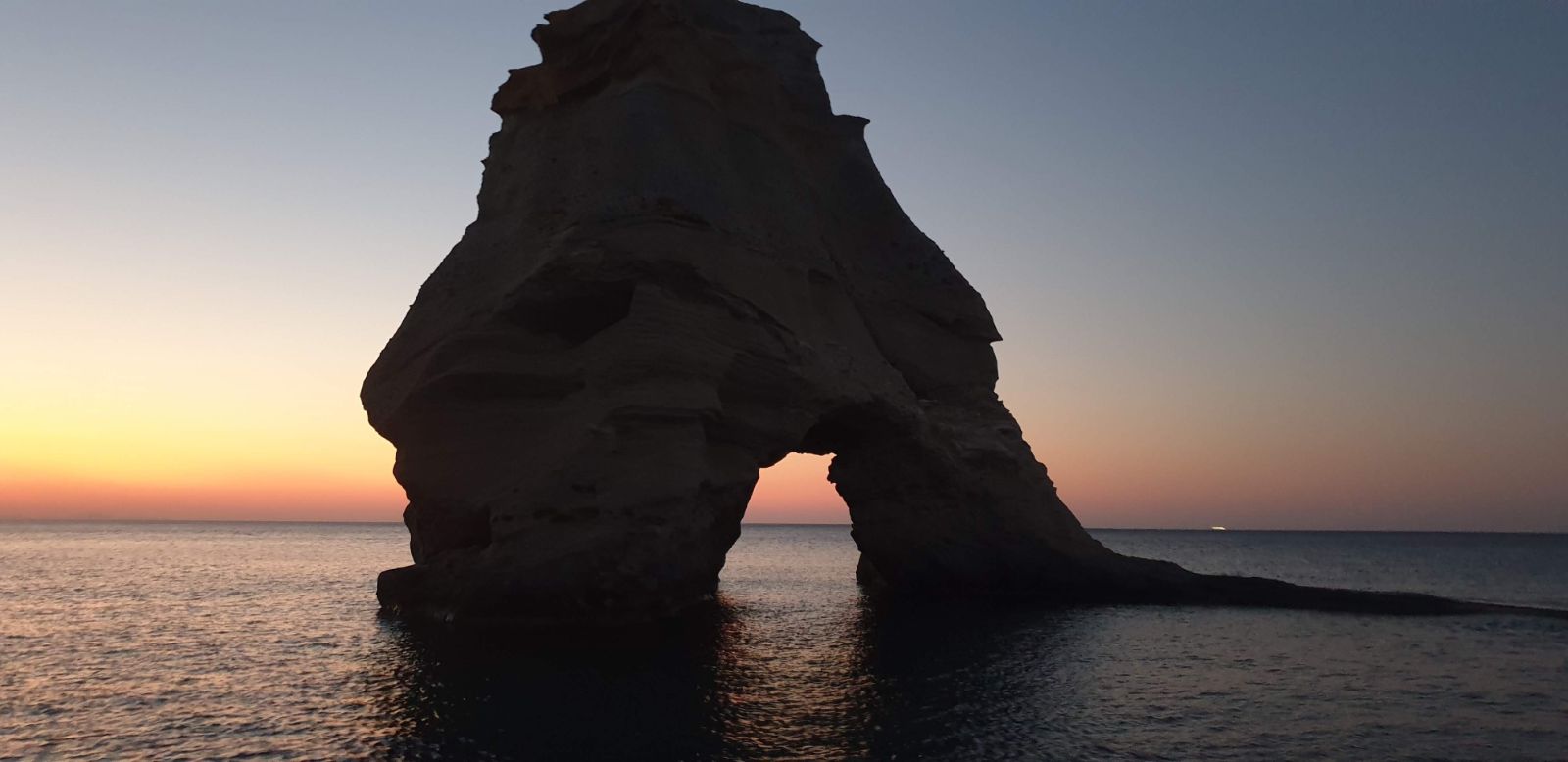 rent a boat in milos