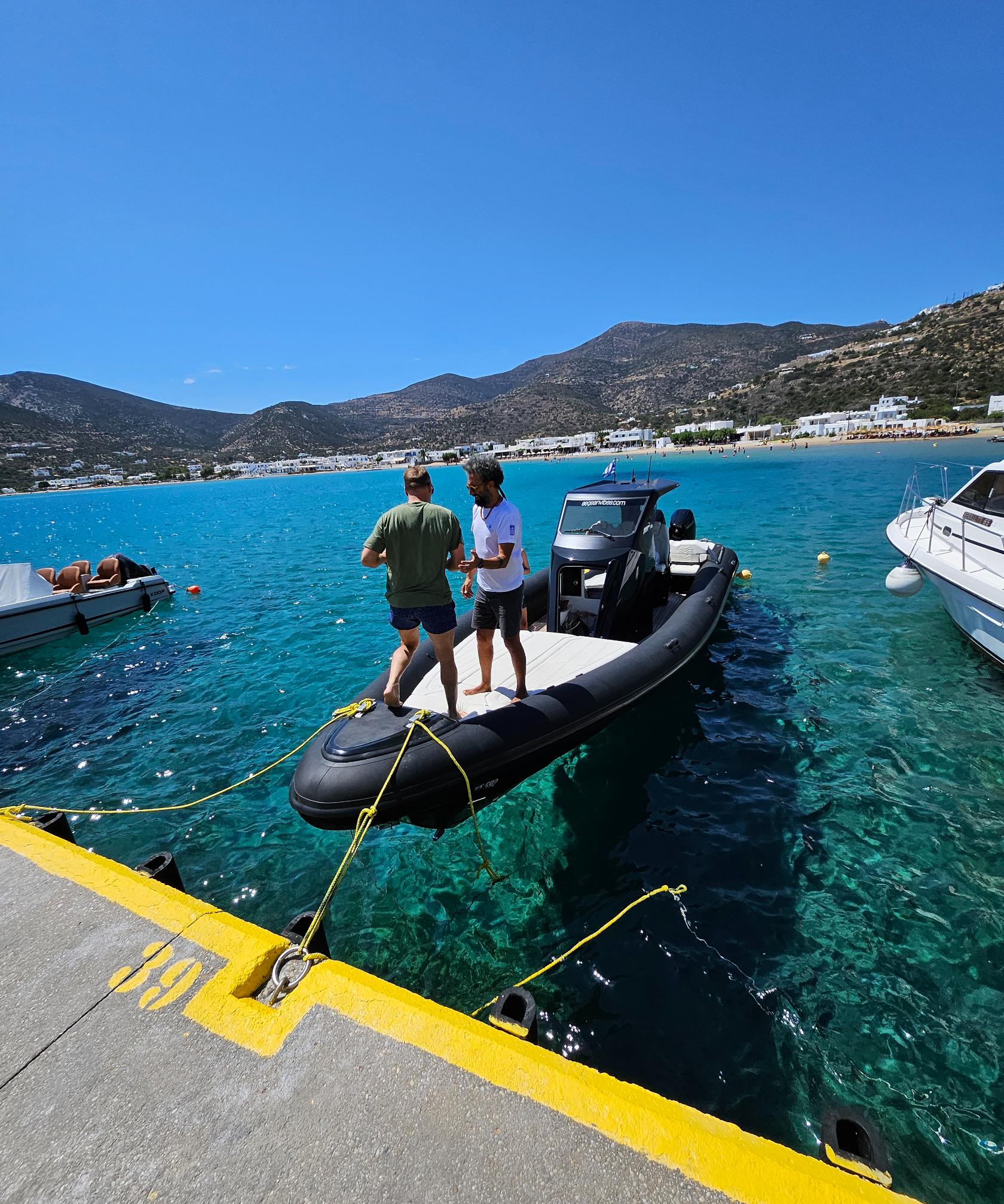 rent a boat in milos